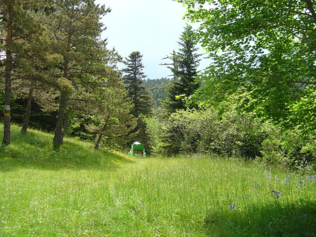 Aux Quatre Saisons Axat Bed and Breakfast Esterno foto