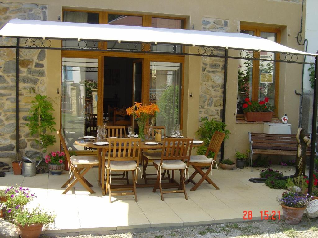 Aux Quatre Saisons Axat Bed and Breakfast Esterno foto