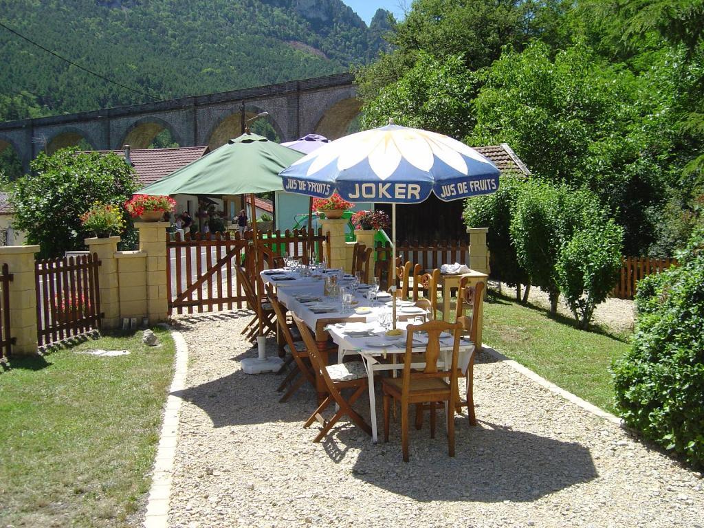 Aux Quatre Saisons Axat Bed and Breakfast Esterno foto
