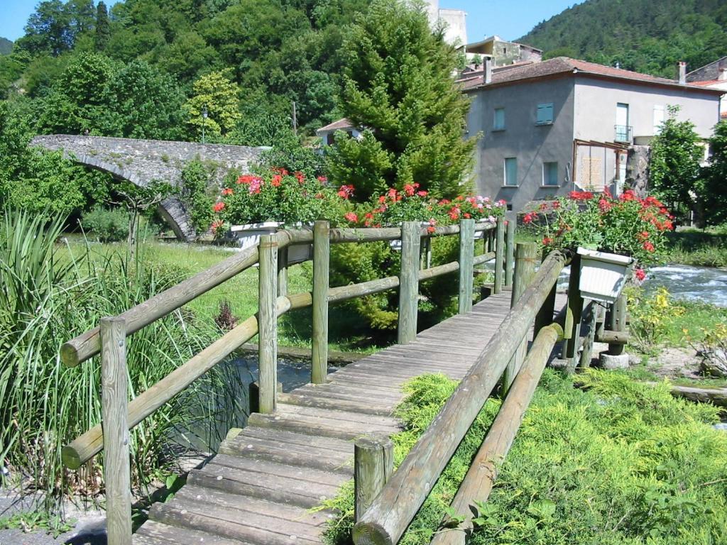 Aux Quatre Saisons Axat Bed and Breakfast Esterno foto
