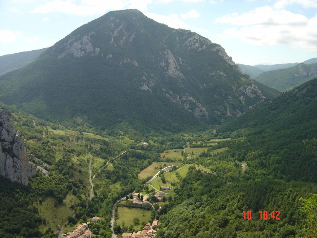 Aux Quatre Saisons Axat Bed and Breakfast Esterno foto