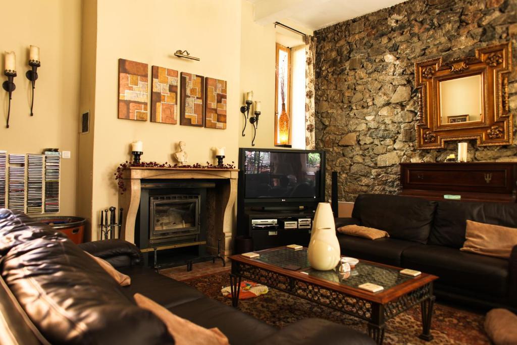 Aux Quatre Saisons Axat Bed and Breakfast Esterno foto