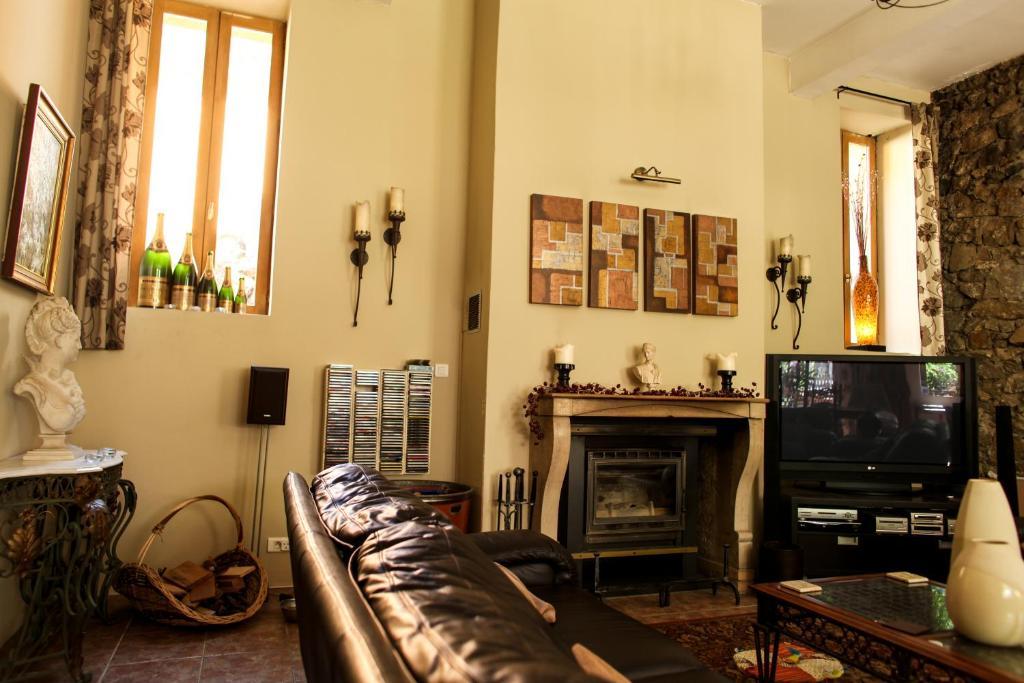 Aux Quatre Saisons Axat Bed and Breakfast Esterno foto